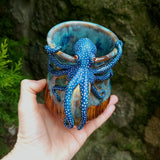 Tasse en céramique artisanale avec motif de pieuvre